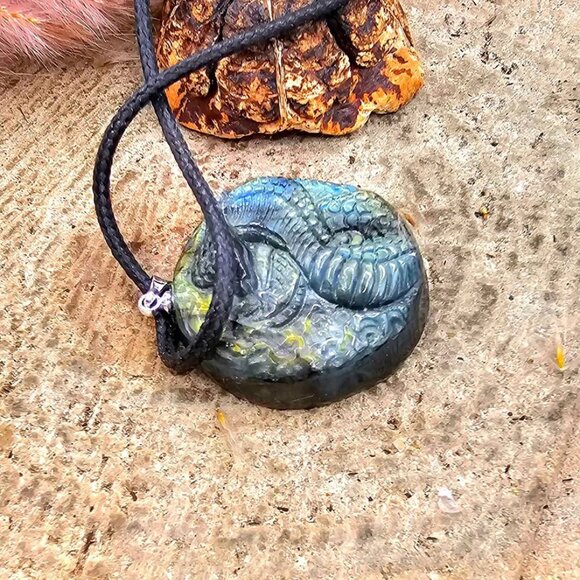Nature Labradorite Snake Cobra Pendant Necklace - Picture 5 of 10
